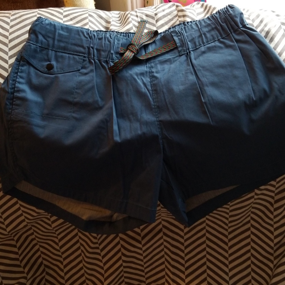 NWOT Woolrich quick dry medium shorts